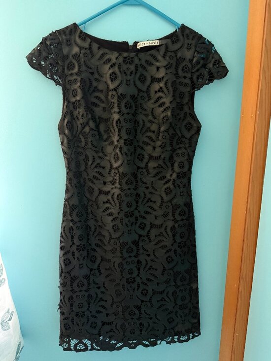 Alice + Olivia Dresses & Skirts - Alice + Olivia Black Faux Leather Lace Sheath Dress – Elegant & Timeless
